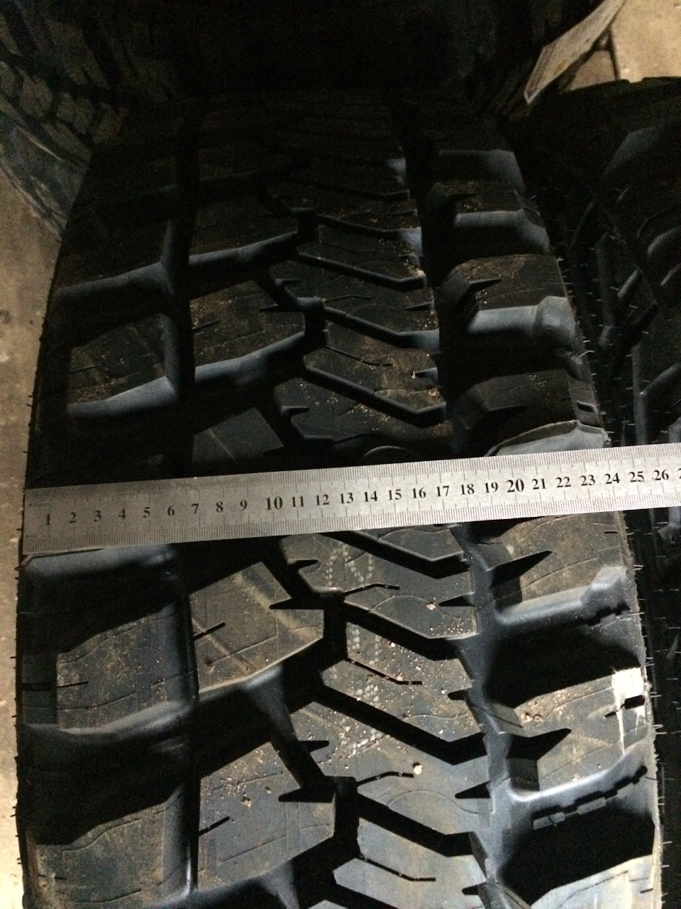 37-е, беговая дорожка 24,5см. (шина не на диске) — ГАЗ Соболь 4х4. Запчасти на фото: 121314, 192021