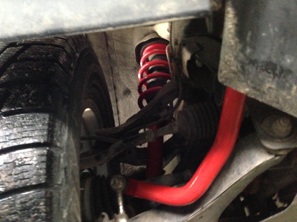 передние, регулировать вообще неудобно, надо снять АКБ — Mitsubishi Pajero (4G)