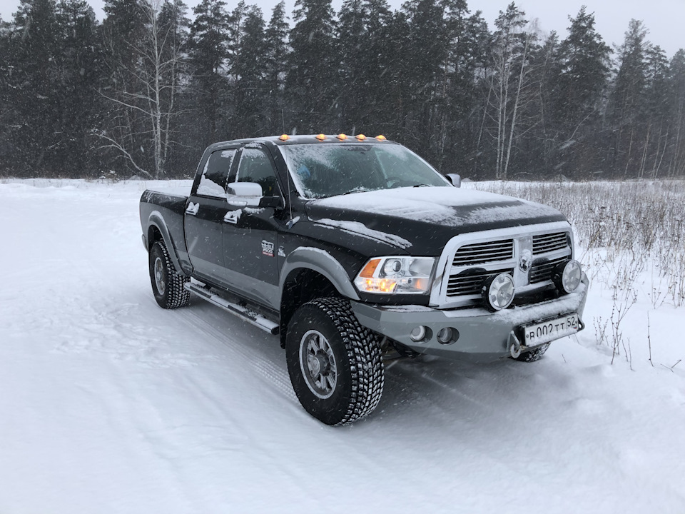 Рам екатеринбург. Dodge Ram 3500 6x6. Додж рам зима 2500.