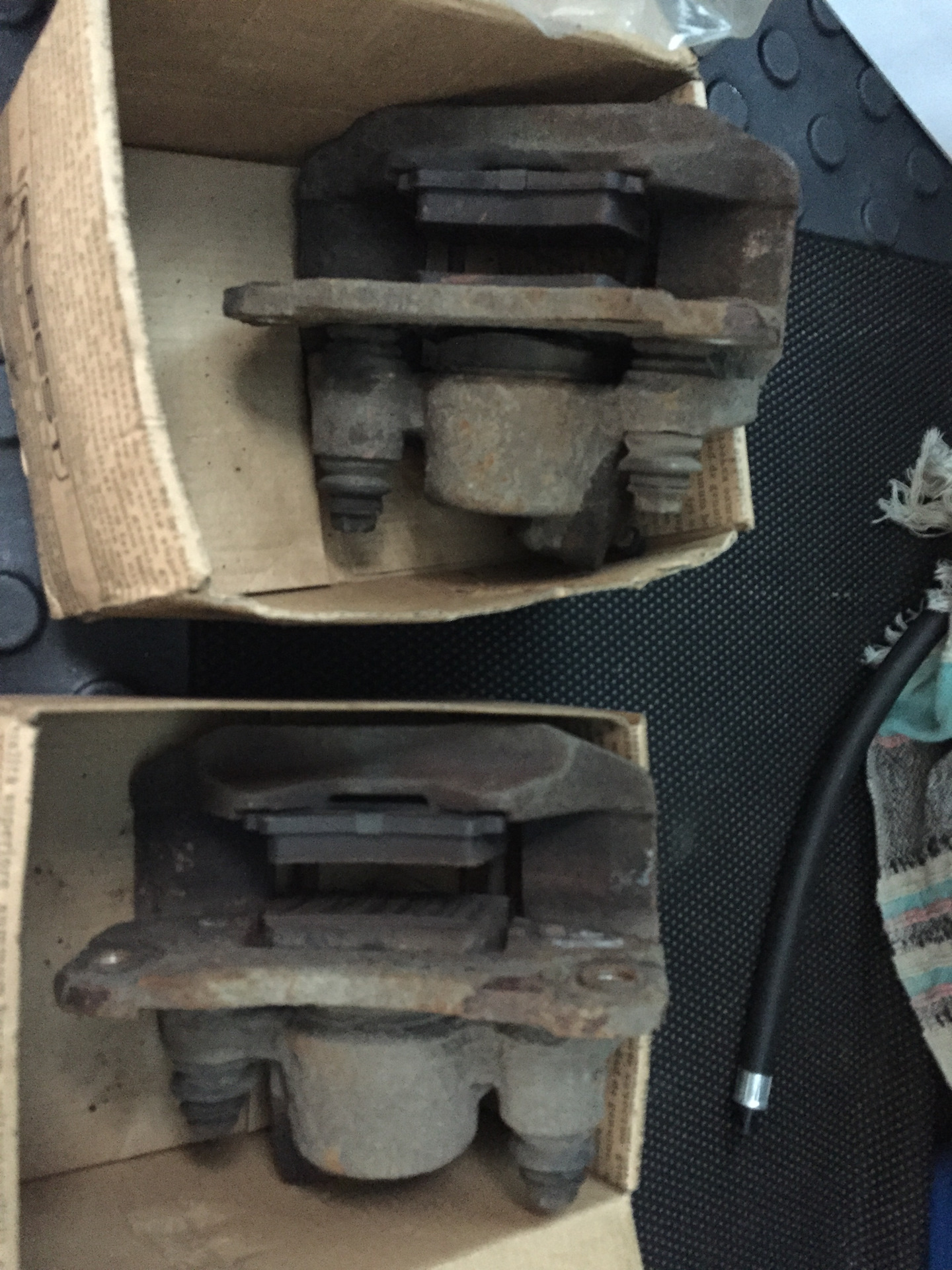 Суппорта паджеро спорт 1. Суппорта от Паджеро 2. Задние колодки суппорта Паджеро спорт 1. Суппорт Паджеро спорт 1. Суппорт Паджеро спорт 1 от Паджеро 2.