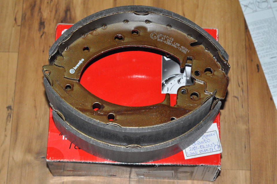 колодки заднего тормоза BREMBO 1600руб — Lada 4x4 3D