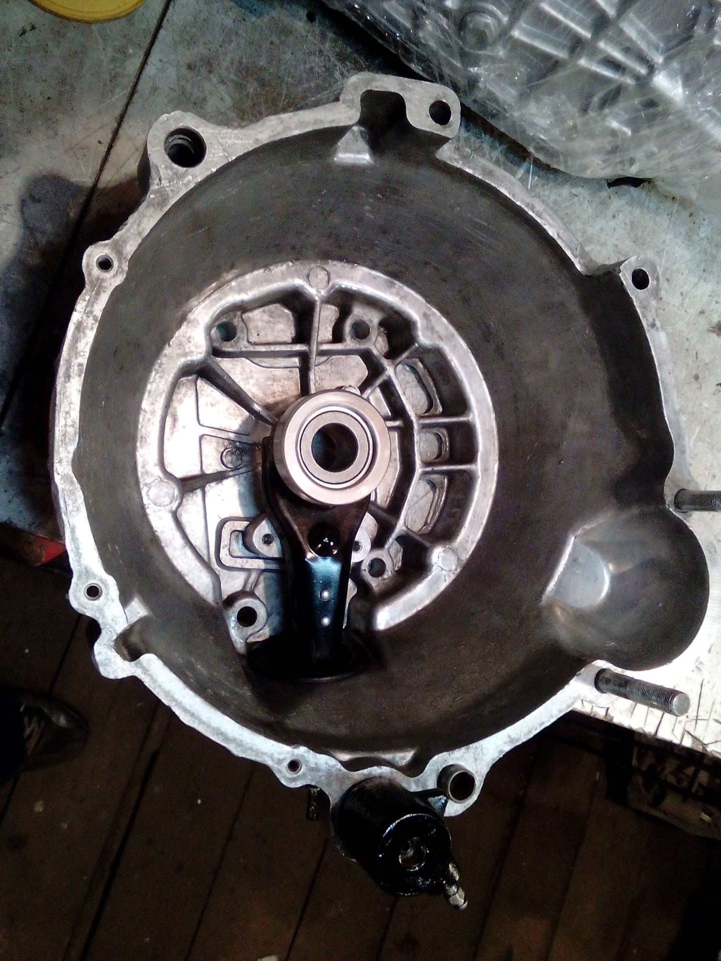 Установка выжимного подшипника от ВАЗ. — ИЖ Москвич 412, 1,8 л, 1991 ...