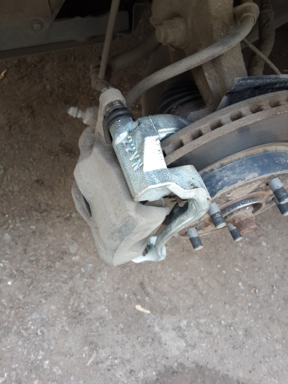 Скрипят суппорта. Тормоза 280мм на весту. Скрипят суппорта. Спортаж 2 переборка суппортов. Суппорт скрипит при торможении.