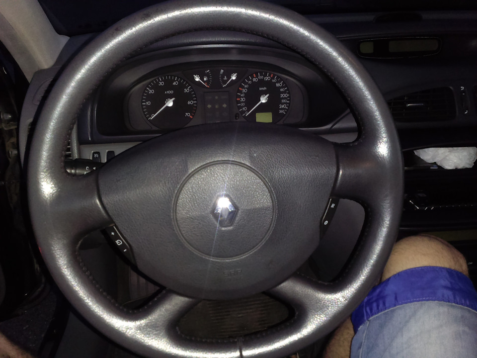 Горит AIRBAG-SERVICE — Renault Laguna II, 1,8 л, 2001 года ...