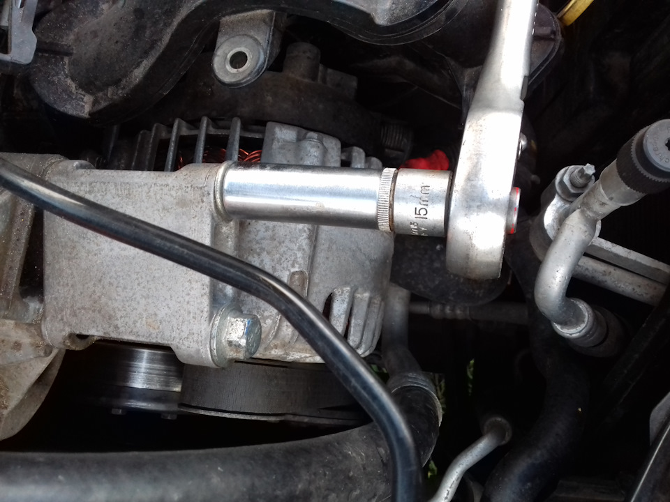 Ремень генератора (Замена!) - Ford Fiesta (Mk VI), 1,2 л, 2009 года плановое ТО 