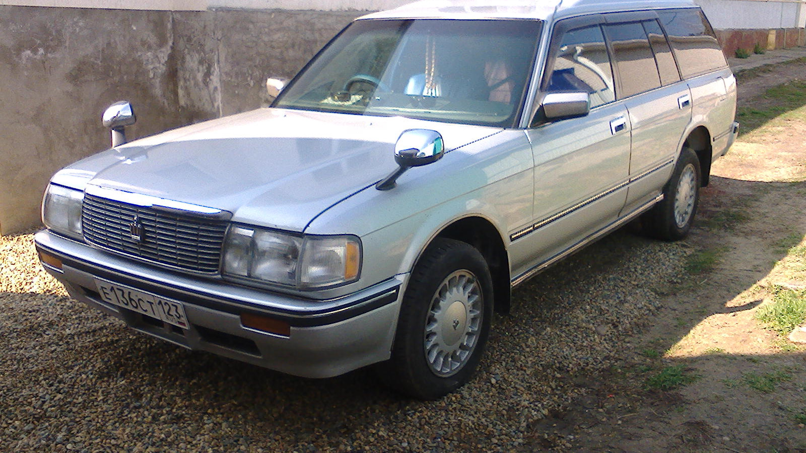 toyota crown s130 wagon