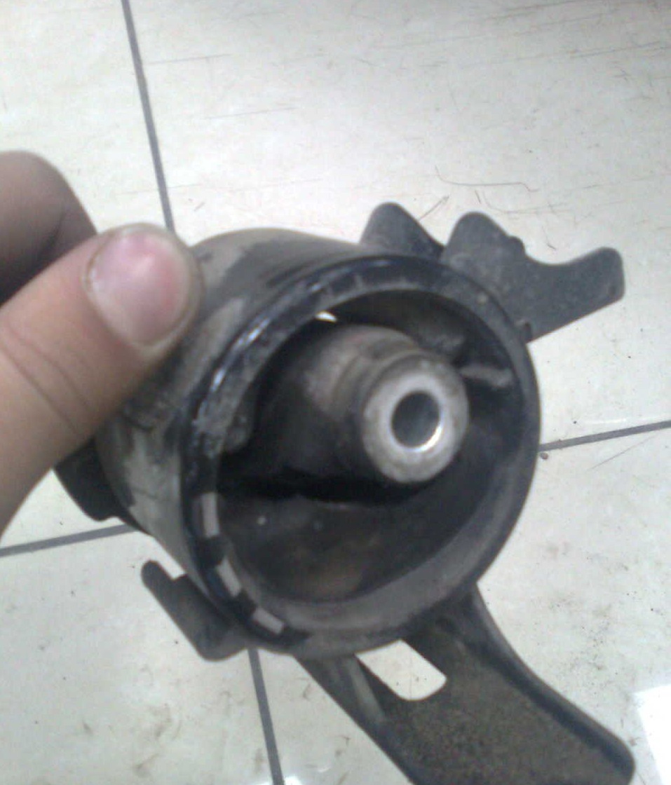 Подушка под вариатор honda fit gd 1. Honda pilot 3 задняя опора двигателя. Реномеган22006гкуплюнадизельтурбинуб, у. Подушка вариатора хонда eu1. Подушка вариатор.