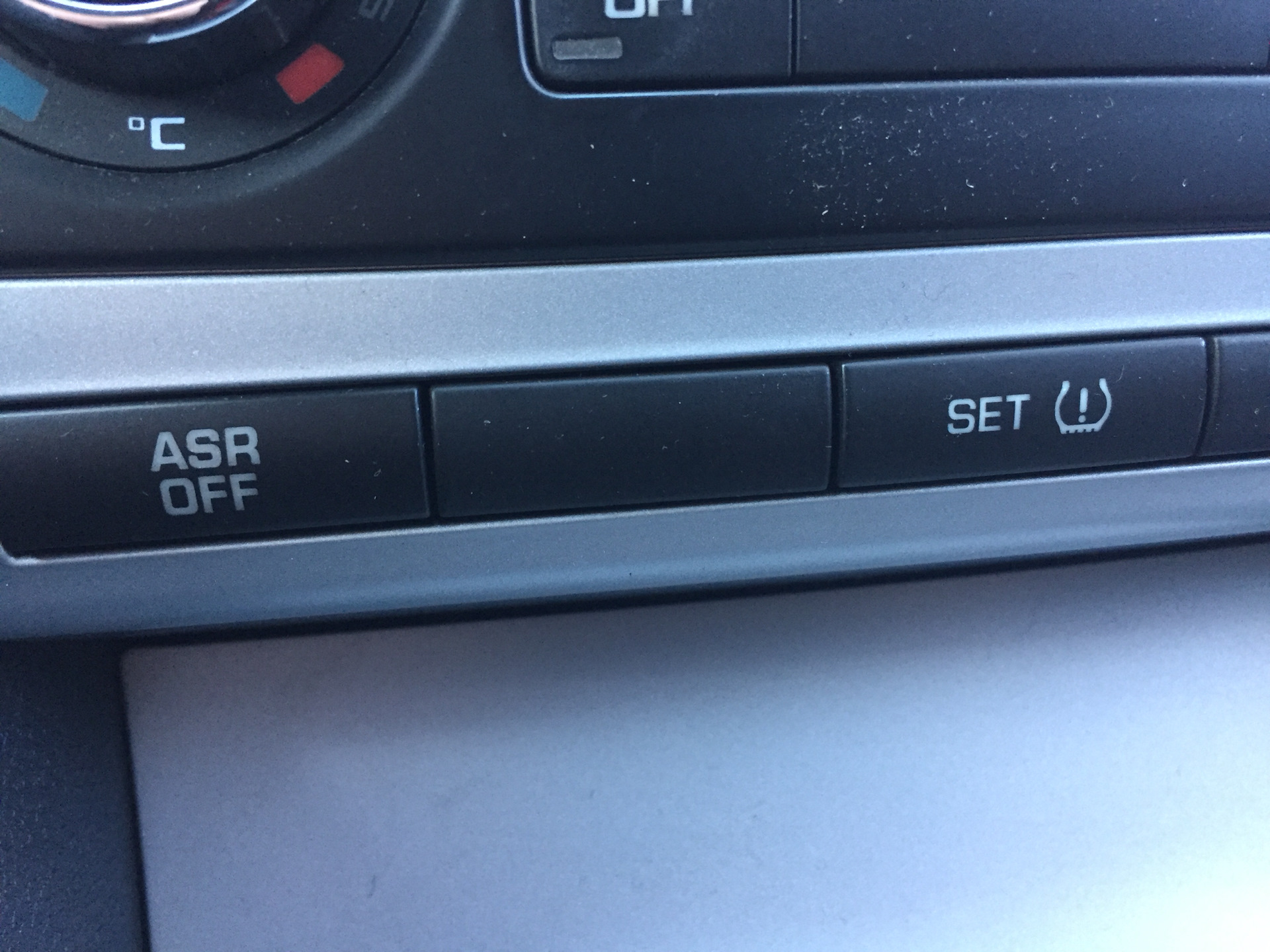 Hino 500 кнопка включения габаритов. Asr off что это. Asr off что это. Asr off что это. Доп кнопки джетта 6.