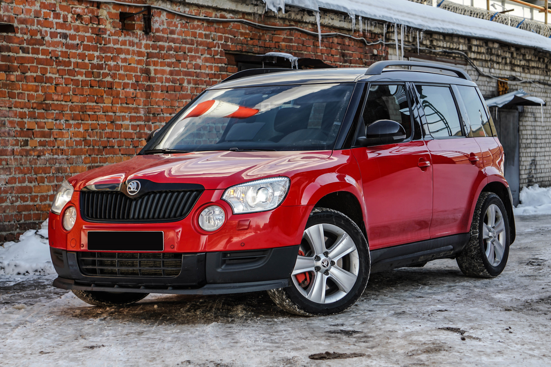 Красный йети. Шкода Йети. Шкода етти красная. Skoda Yeti красный. Skoda Yeti американки.