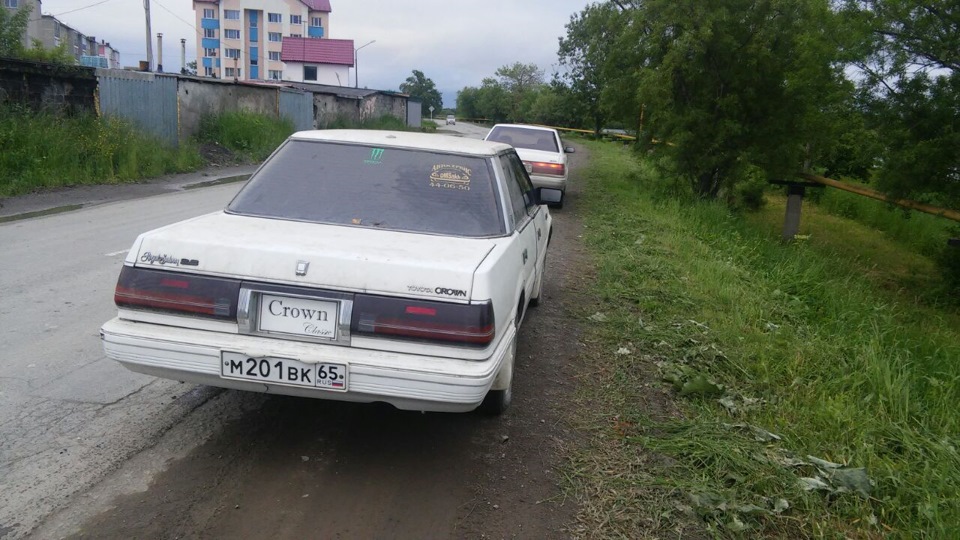 Шильдики Toyota Crown s120