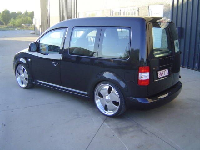 Volkswagen Caddy сзади