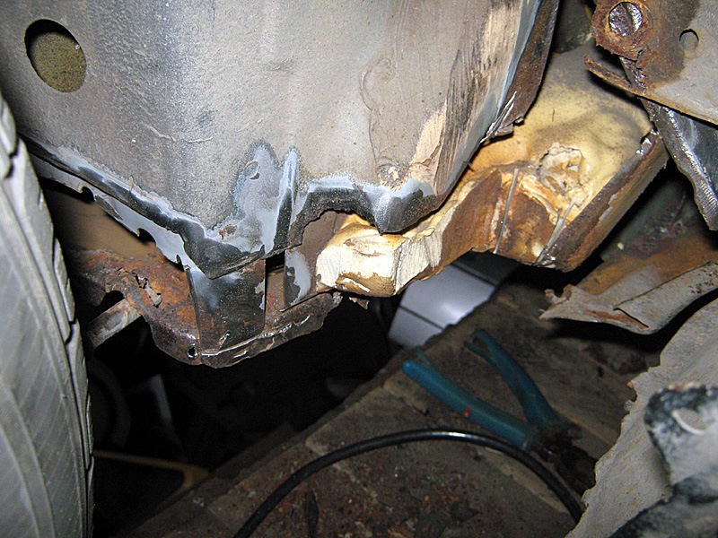 Основание передних стоек — Ford Scorpio I