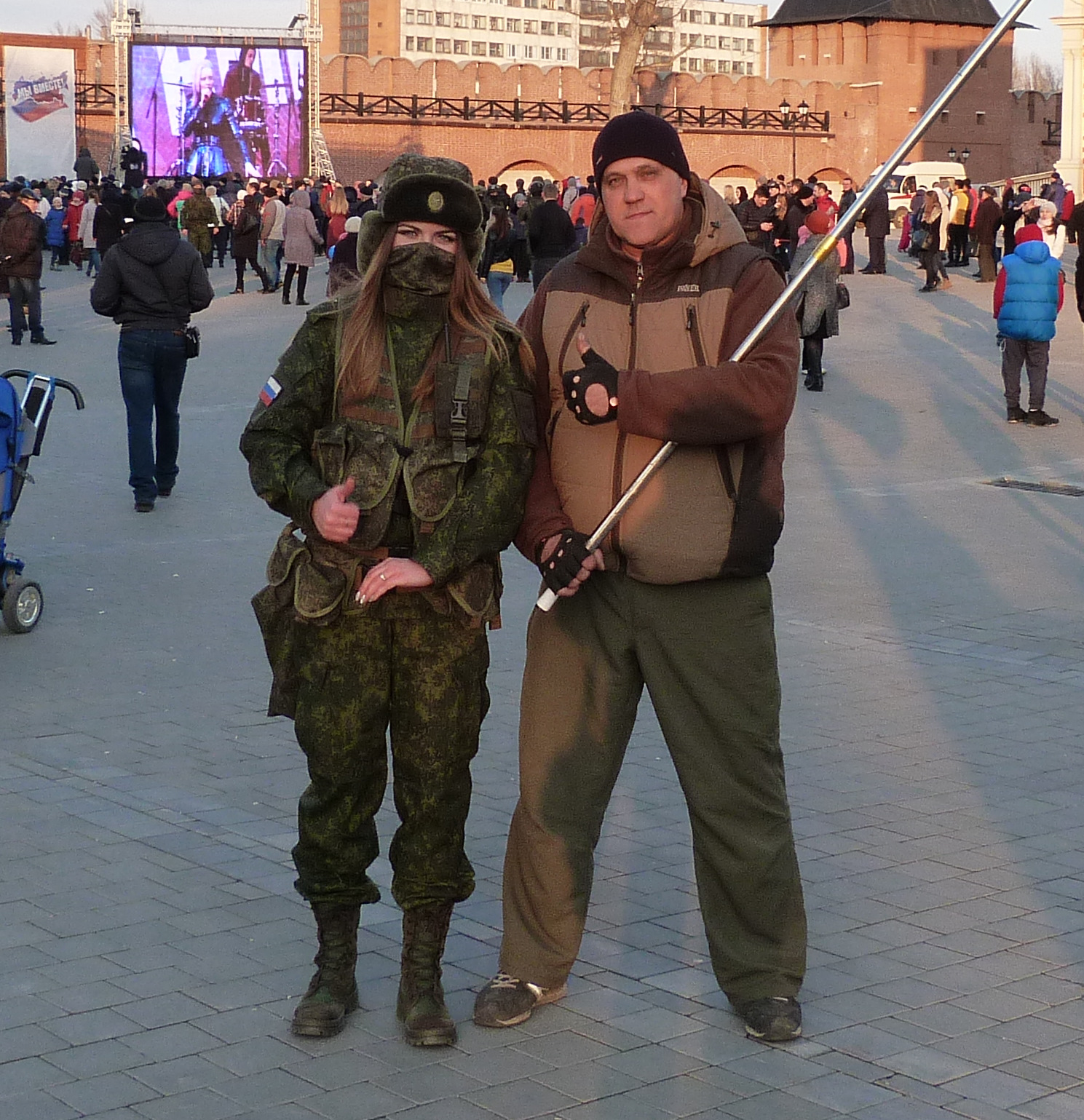 Вежливая сегодня. Вежливые люди в Крыму 2014. Вежливые люди селфи. Вежливые люди фото.