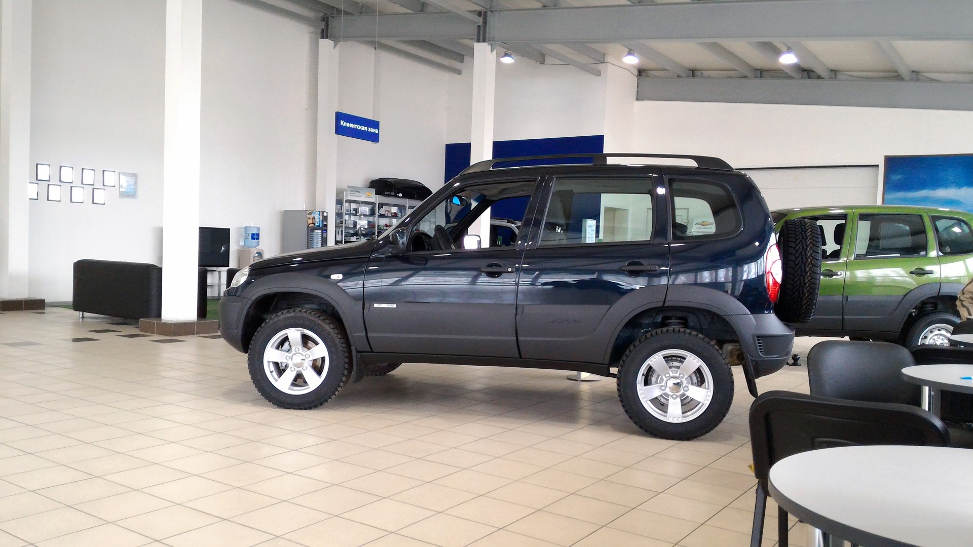 Chevrolet Niva в автосалоне