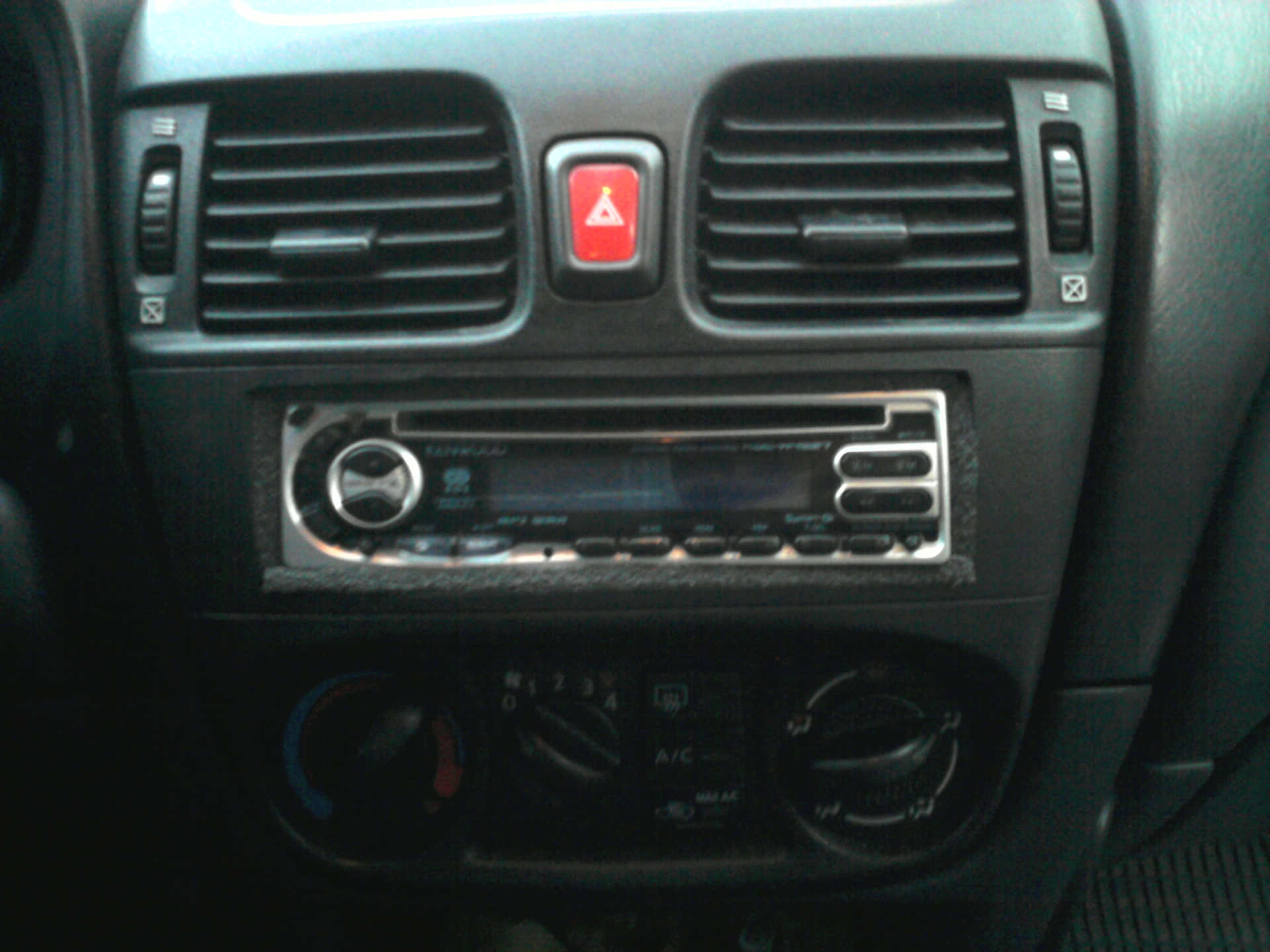 Установка рамки магнитолы — Nissan Almera II (N16), 1,5 л, 2005 года ...