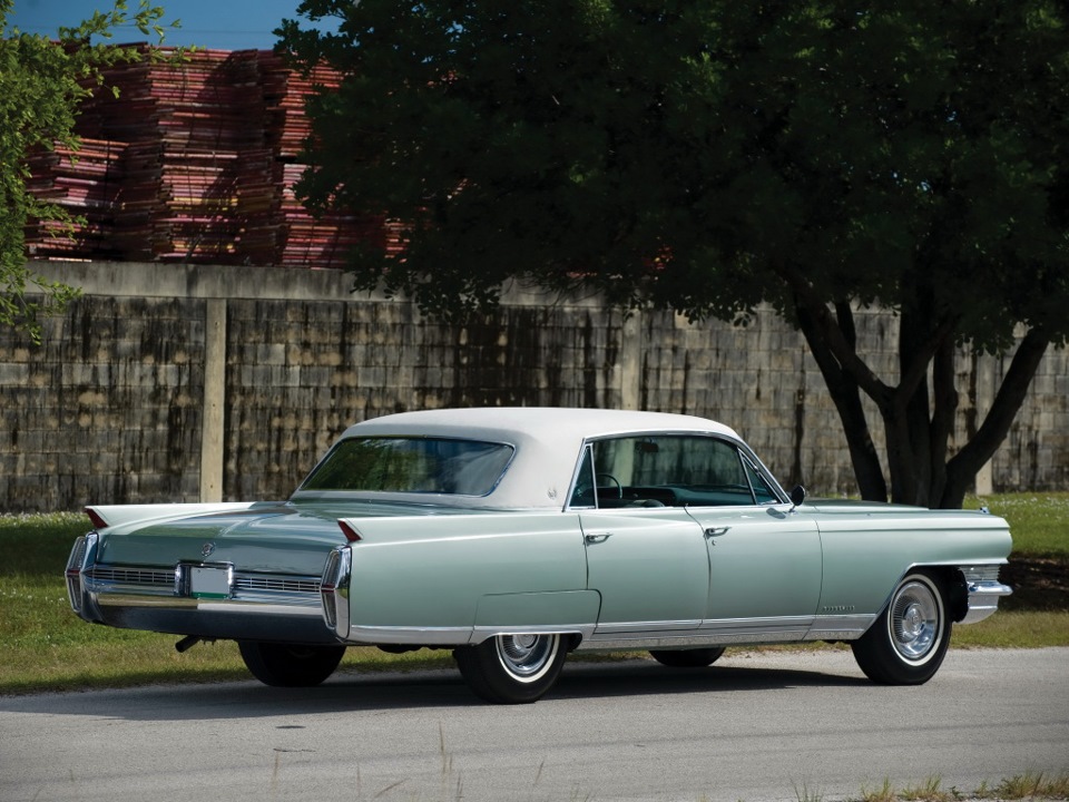 Автомобиль cadillac 1962 года