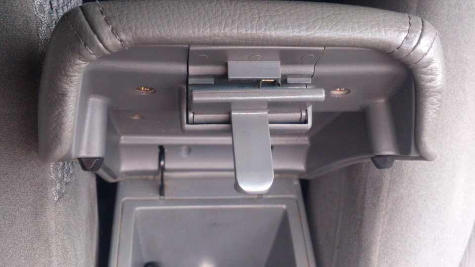 Замена резинок подлокотника — Chevrolet Lacetti 5D, 1,4 л, 2006 года ...