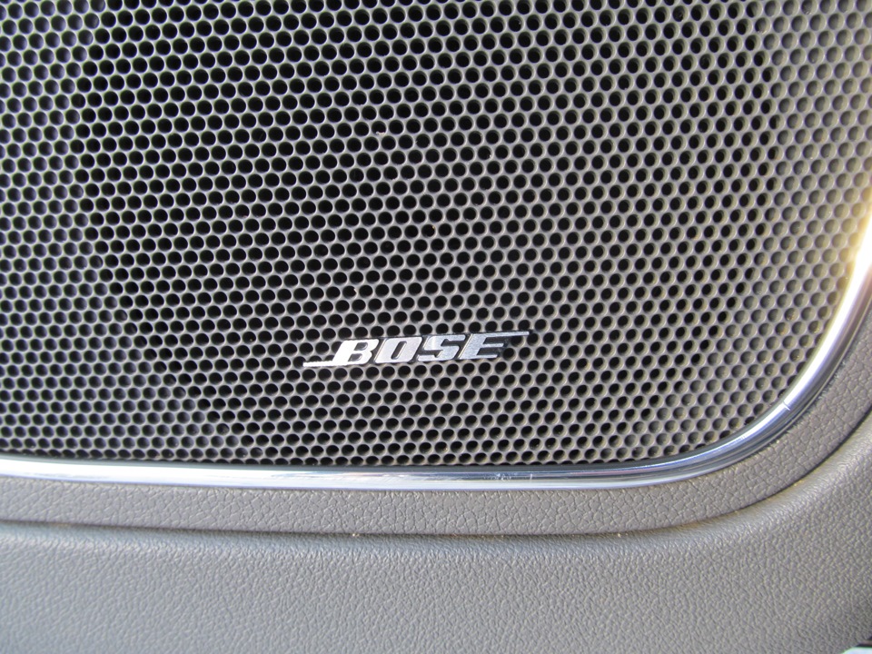 Bose авто. Аудиосистемы Kia Bose. Bose Mazda CX 5 шильдик. Шильдик Bose на колонки Audi q7. Mazda 3 Signature sin Audio Bose.