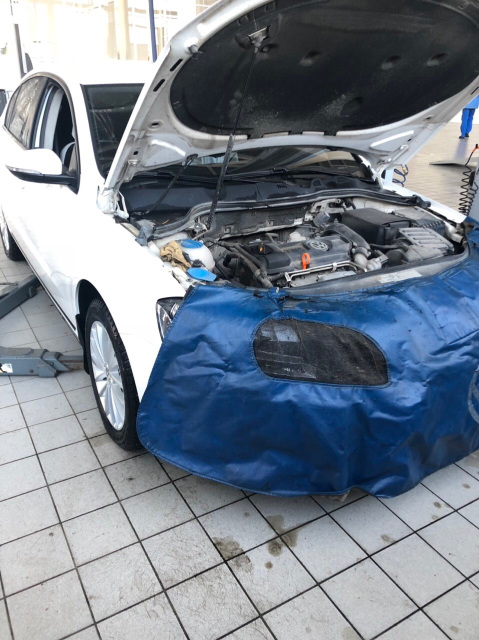 Замена расходников — Volkswagen Passat B7, 1,4 л, 2013 года | плановое ... image.