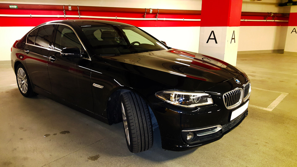 BMW 5 series <Black Sapphire Shark>