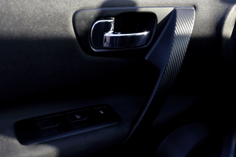 Оклейка пленкой под карбон ручек двери — Nissan Qashqai (1G), 1,6 л ...