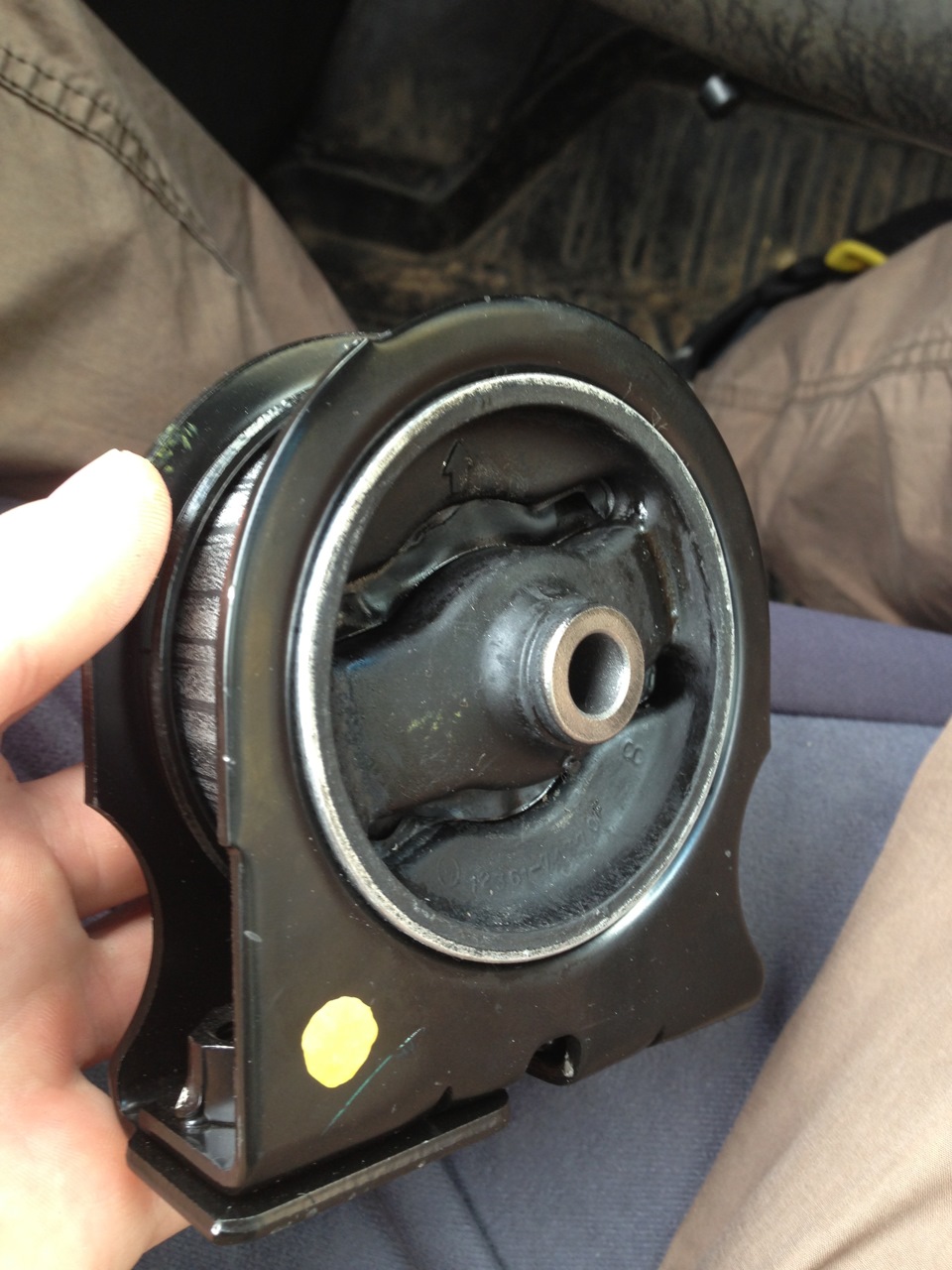 Rav 4 2. Подушка двс рав4 2004. Подушки двигателя рав4 2007. Подушки двигателя тойота рав 4 2. Подушка toyota.