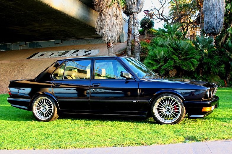 BMW e28 Black