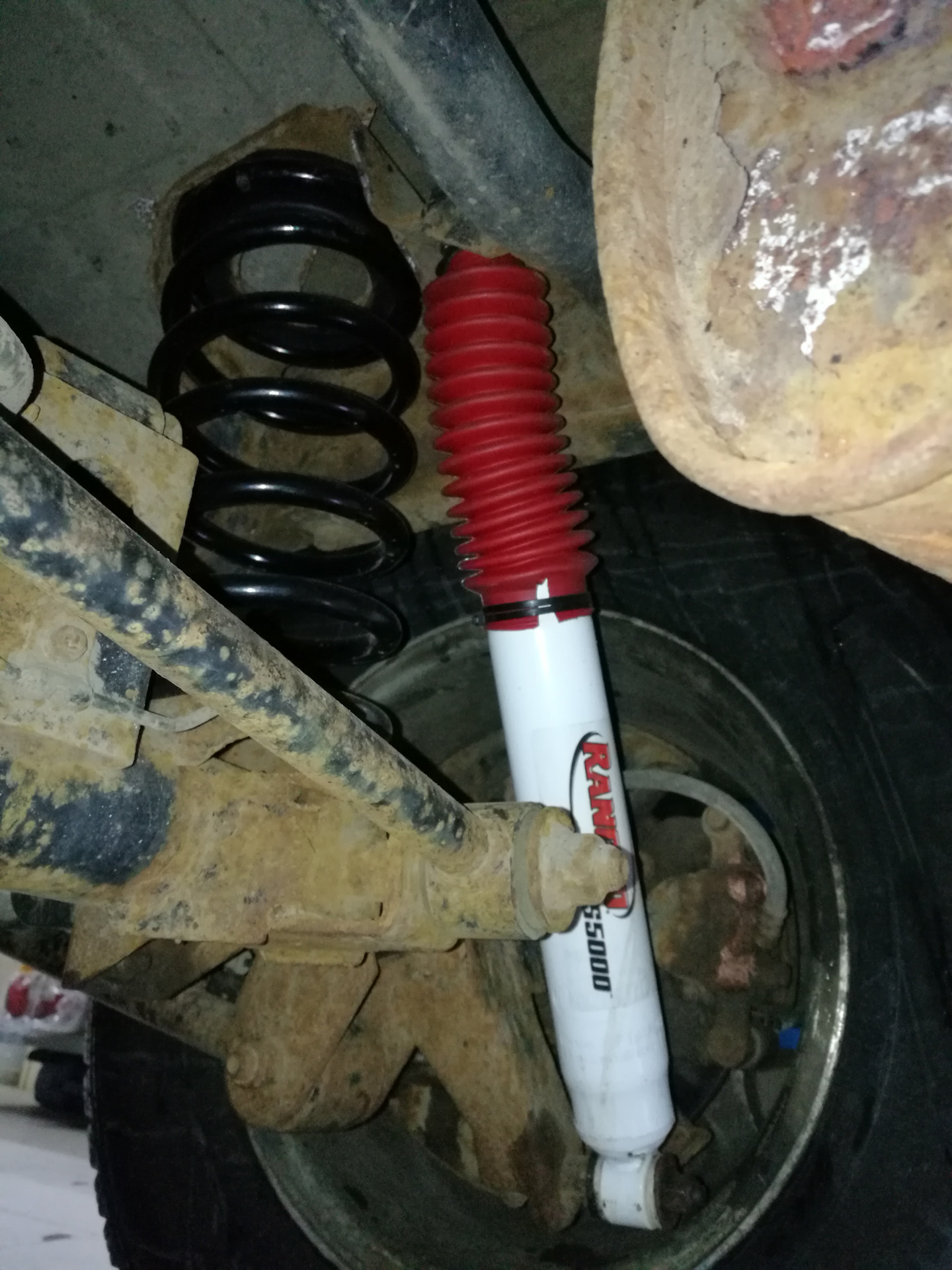 Задние пружины и амморты. — ТагАЗ Tager 3D, 2,3 л., 2008 года ...