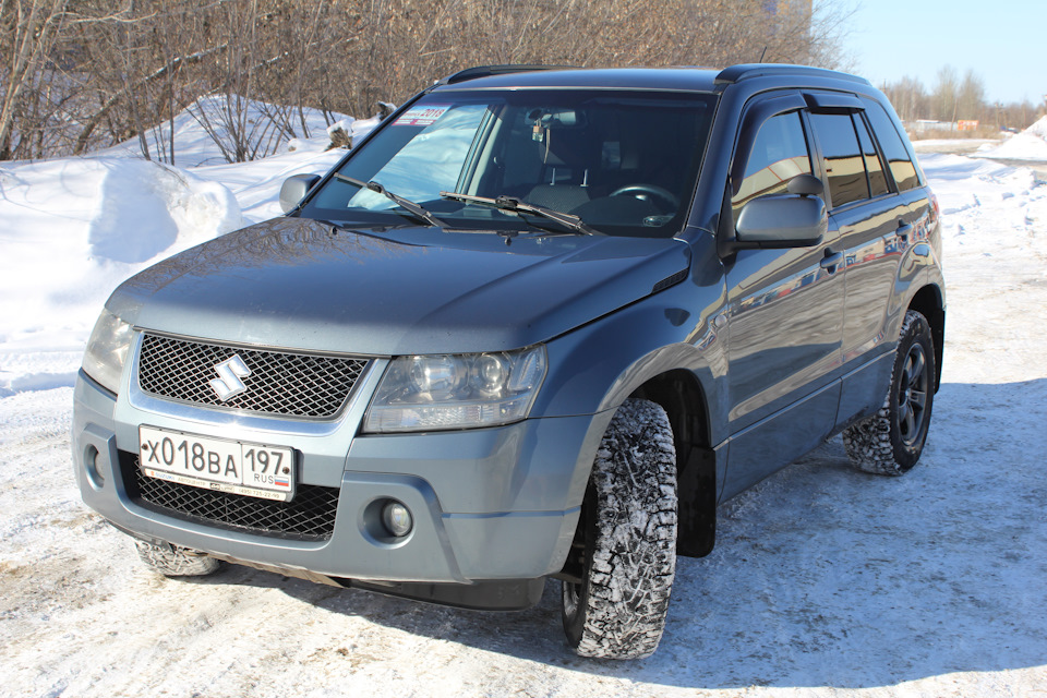 Suzuki Grand Vitara серый