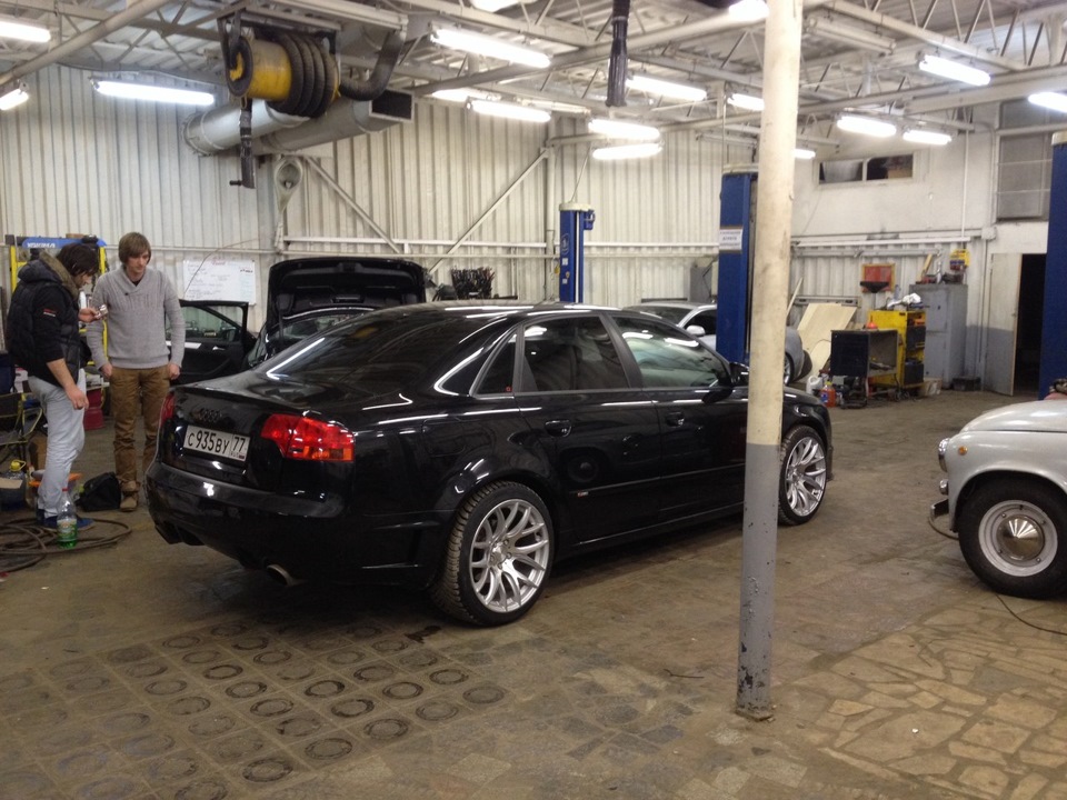 Пневмоподвеска Airlift Autopilot v2 на Audi A4 DTM — DRIVE2