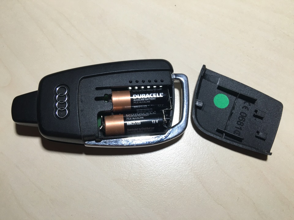 Как заменить батарейку в ключе ауди а3