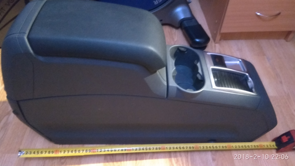 Бардачок-подлокотник — Toyota Isis, 1,8 л, 2005 года | аксессуары | DRIVE2