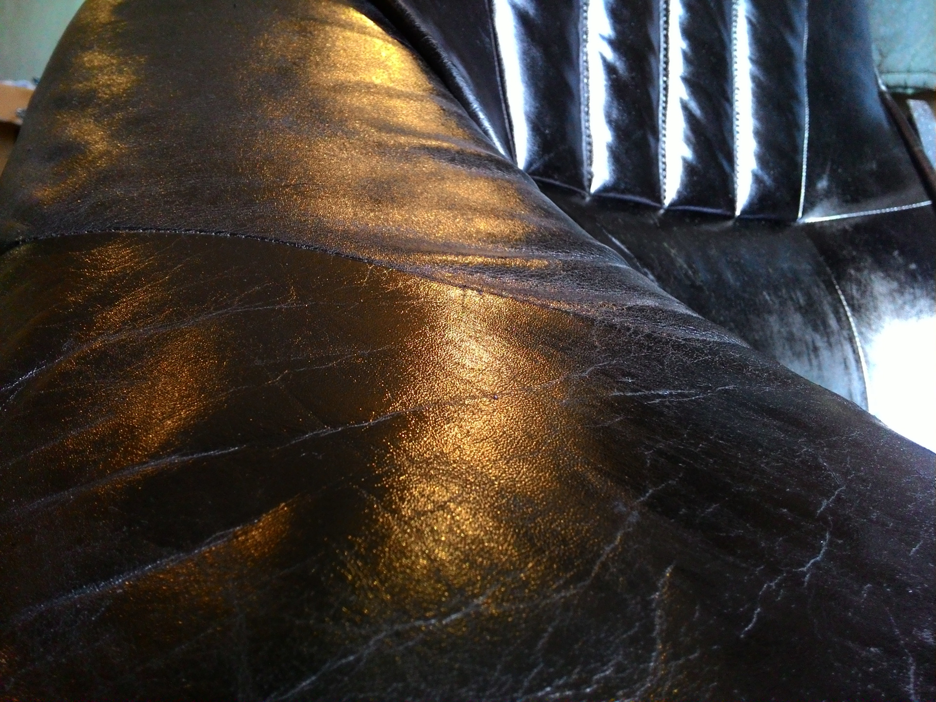 Внедрение новых услуг*. Частичное восстановление кожаных диванов. — DRIVE2