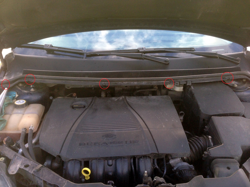 Трапеция стеклоочистителей — Ford Focus Sedan II, 2 л, 2010 года ...