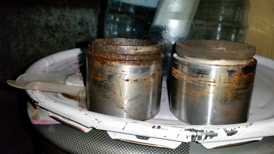 Замена ремкомплекта суппортов, замена поршней на передних. — DRIVE2