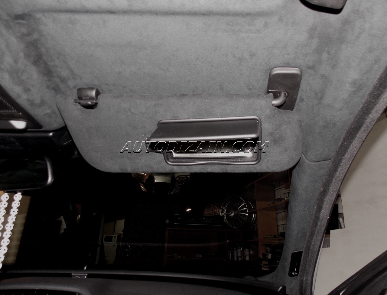 Перетяжка потолка, стоек и козырьков Алькантарой на автомобиле марки ...