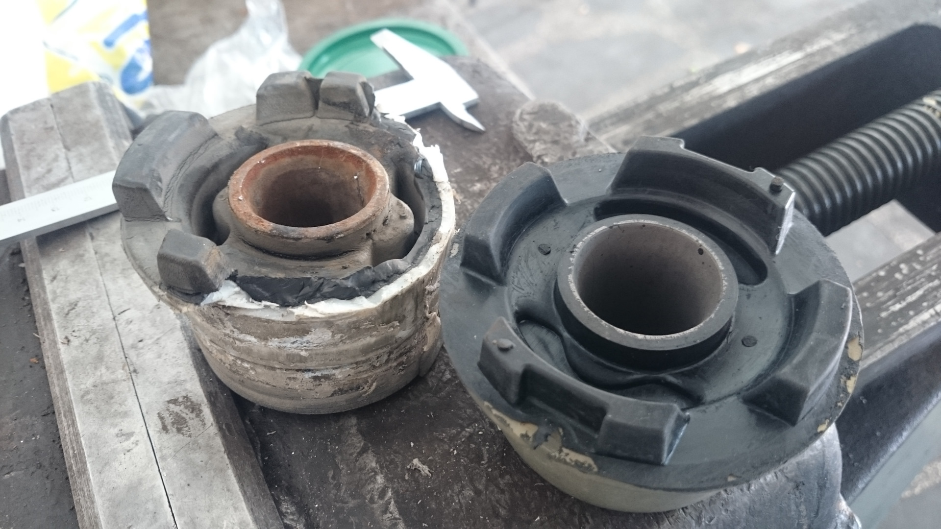 #25 Замена втулки подрамника — Volvo 850, 2,4 л, 1996 года | визит на ...