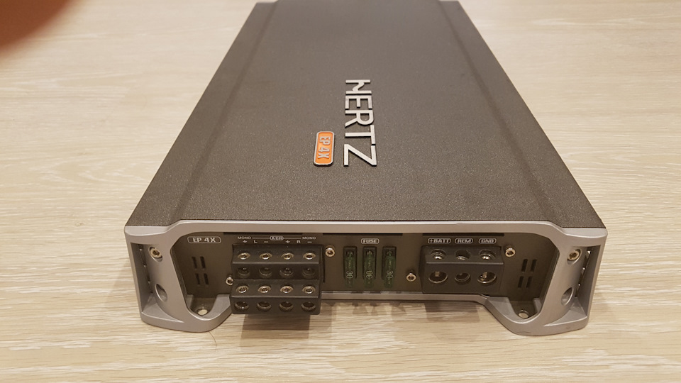 4-х канальный усилитель Hertz EP 4X AB класса. — Hyundai Tiburon (GK)