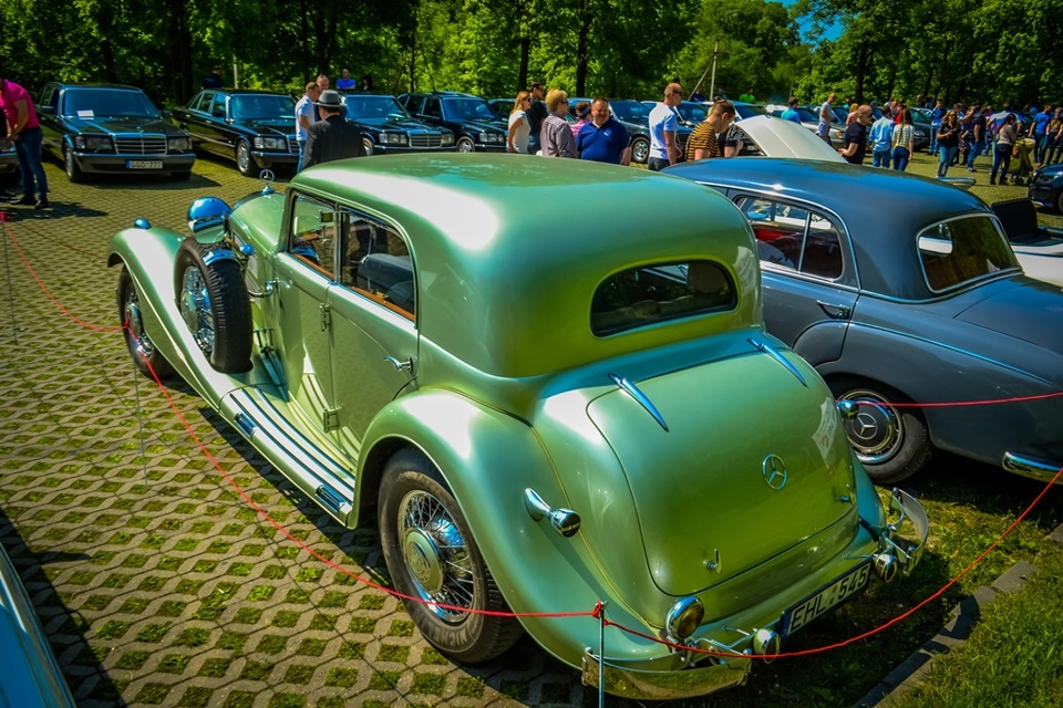 всего таких 4 дверных было 5 шт. по миру! Так мне перевели с Литовского — Mercedes-Benz 190 (W201)