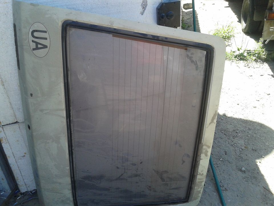 Снятие заднего стекла в одиночку — Москвич 2141, 1,6 л, 1989 года ...