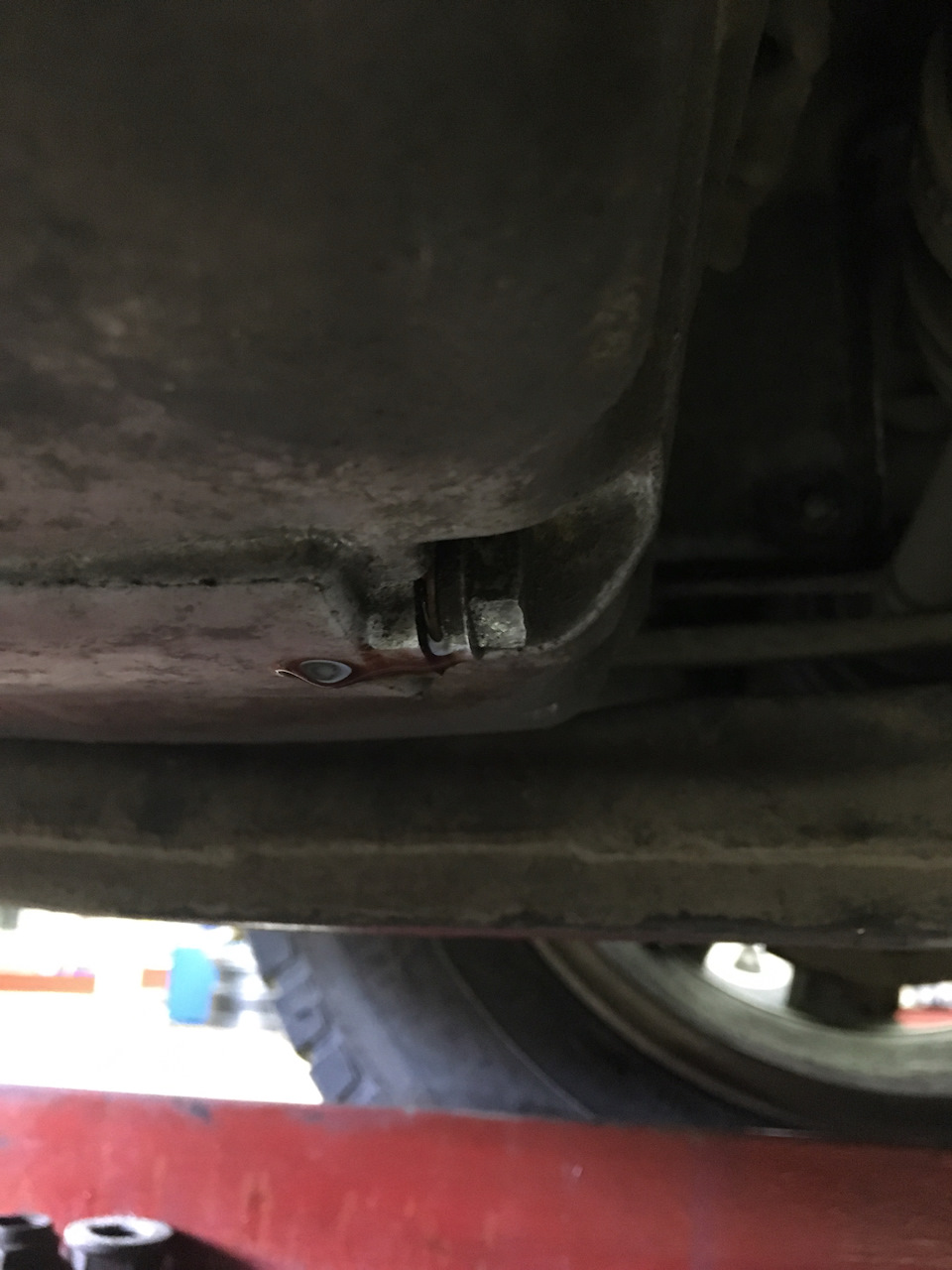 Сорвана резьба пробки в масляном поддоне двигателя. — SsangYong Actyon ...