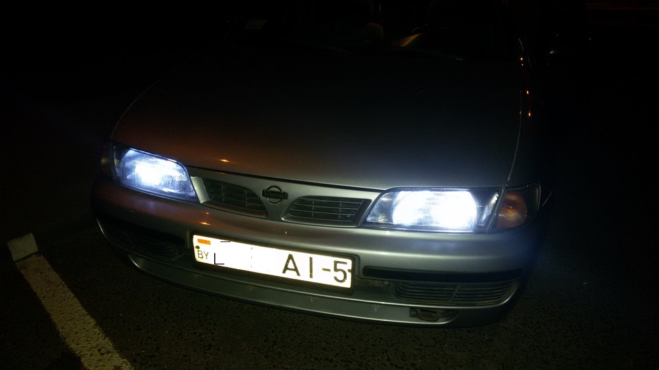 Замена лампы ближнего света и габаритных огней — Nissan Almera I (N15 ...