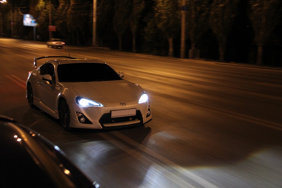 Тойота gt 86 ночью