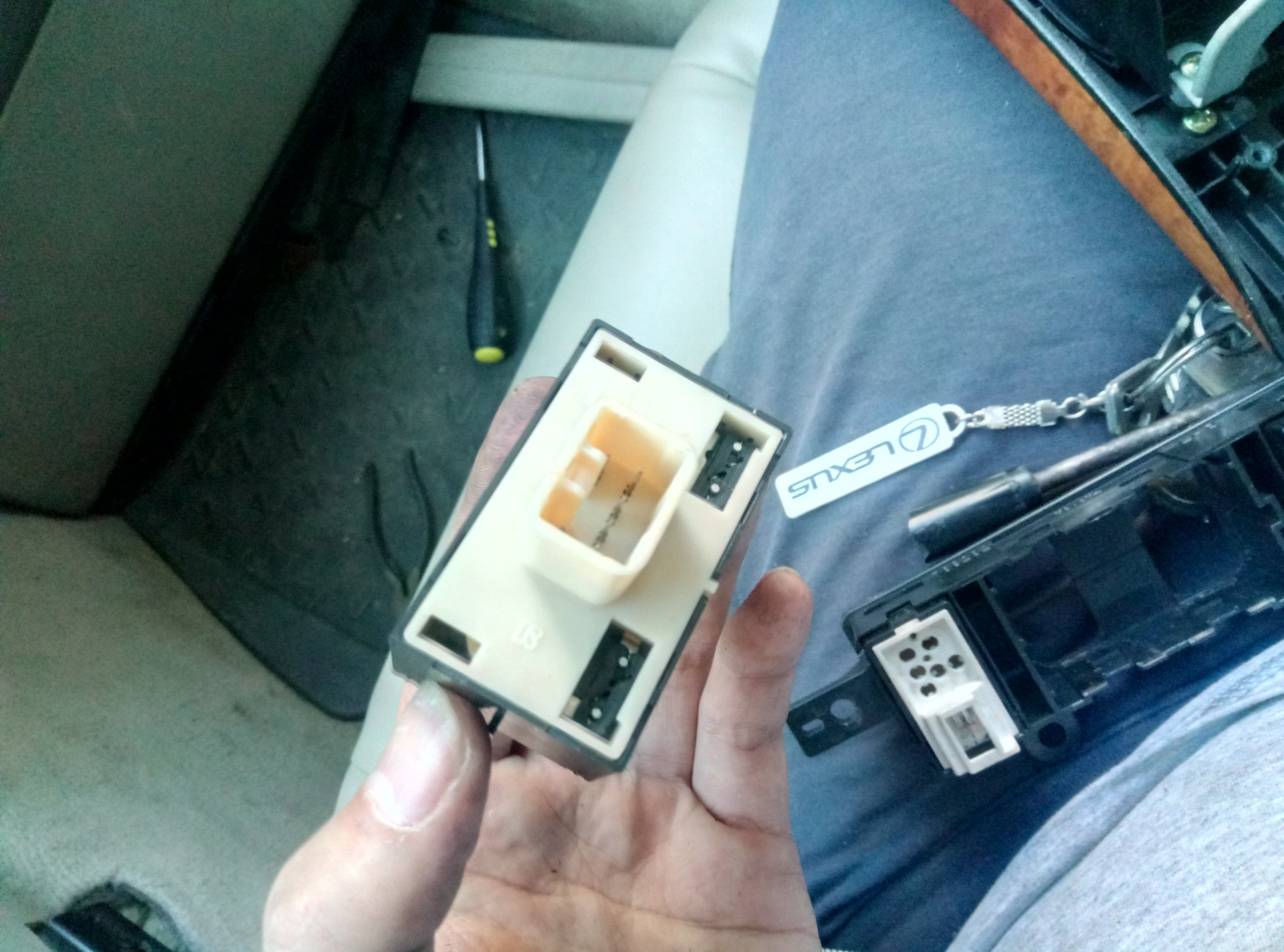 Замена лампочек в подсветке кнопок+замена лампочек в магнитоле — Lexus ...