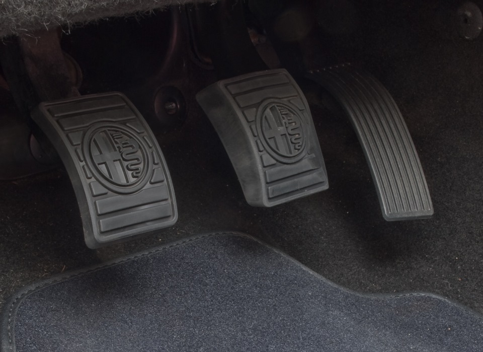 Накладки на педали — Alfa Romeo 159, 1,9 л, 2008 года | просто так | DRIVE2