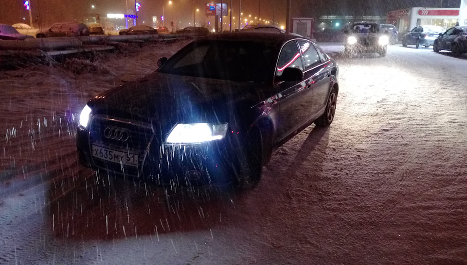 Перед выездом, заправка Лукойл на Архангельком шоссе в Северодвинске — Audi A6 (C6)