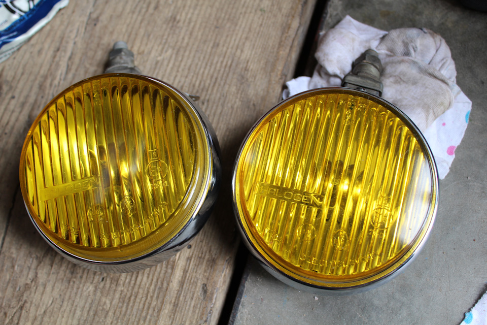 yellow halogen fog lights