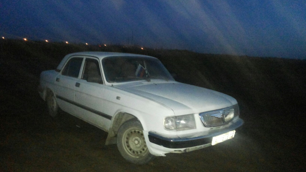 Волга 3110 воронеж. Волга 3110 белая. Русский Мерседес Волга.