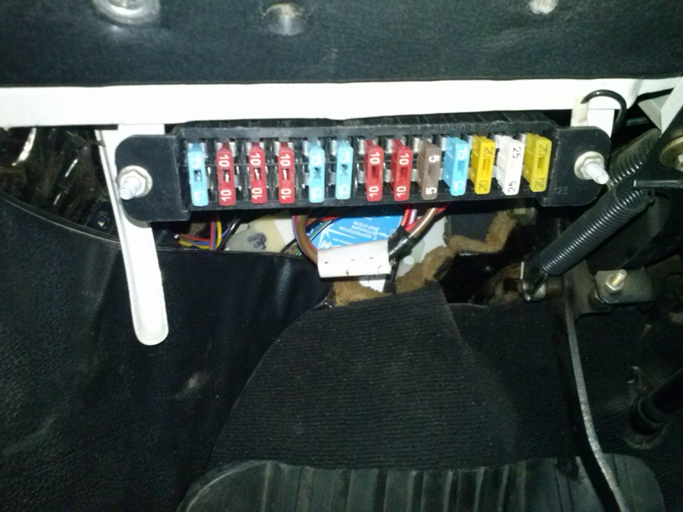 Новая колодка предохранителей — Lada 21061, 1,5 л, 1997 года | своими ...