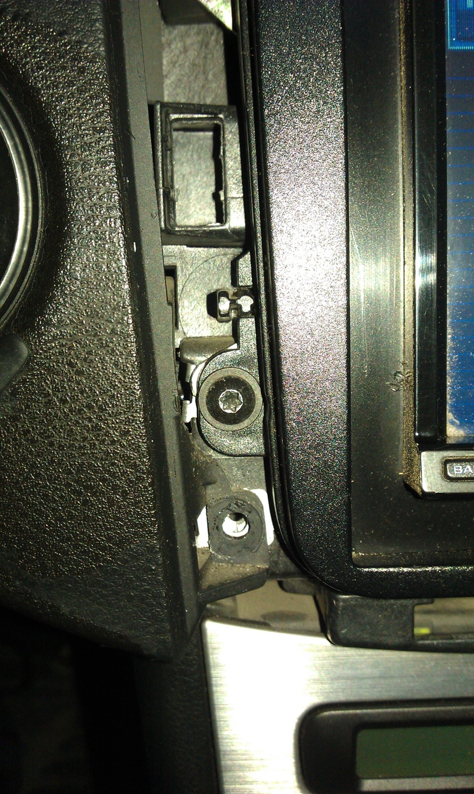 первый саморез — Volkswagen Passat B6